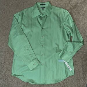 Men’s large Apt. 9 button up shirt.